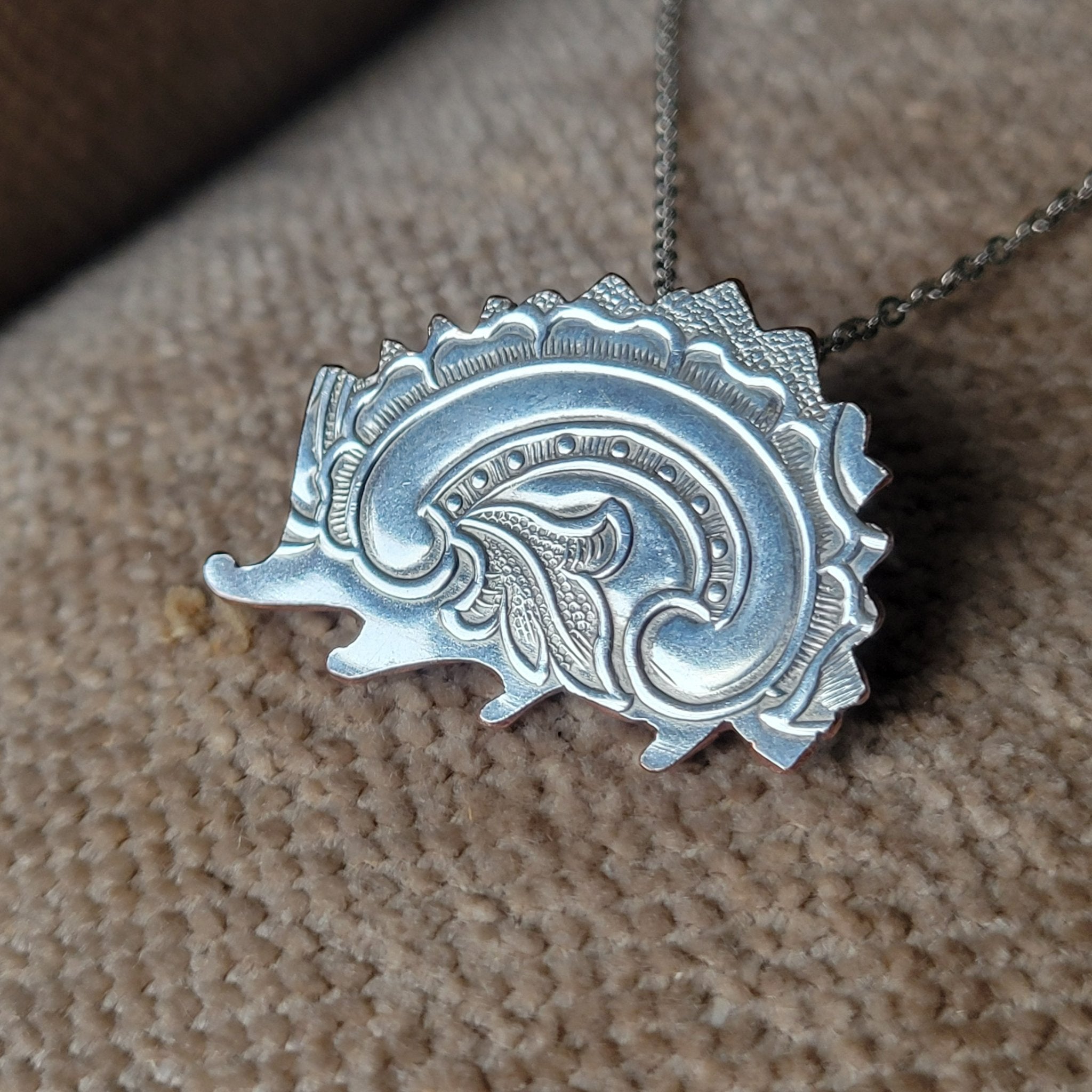 Kiwi's Curios - Tea Tray Pendant