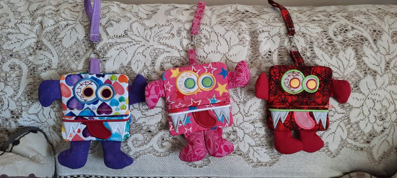 #348-Lynnsembroidery-Monster Purse-dundas - 1